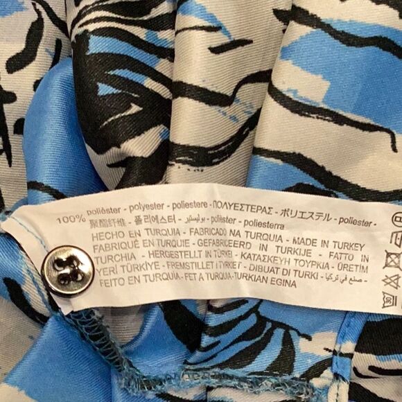 Zebra print satin blouse size Medium - Picture 11 of 12